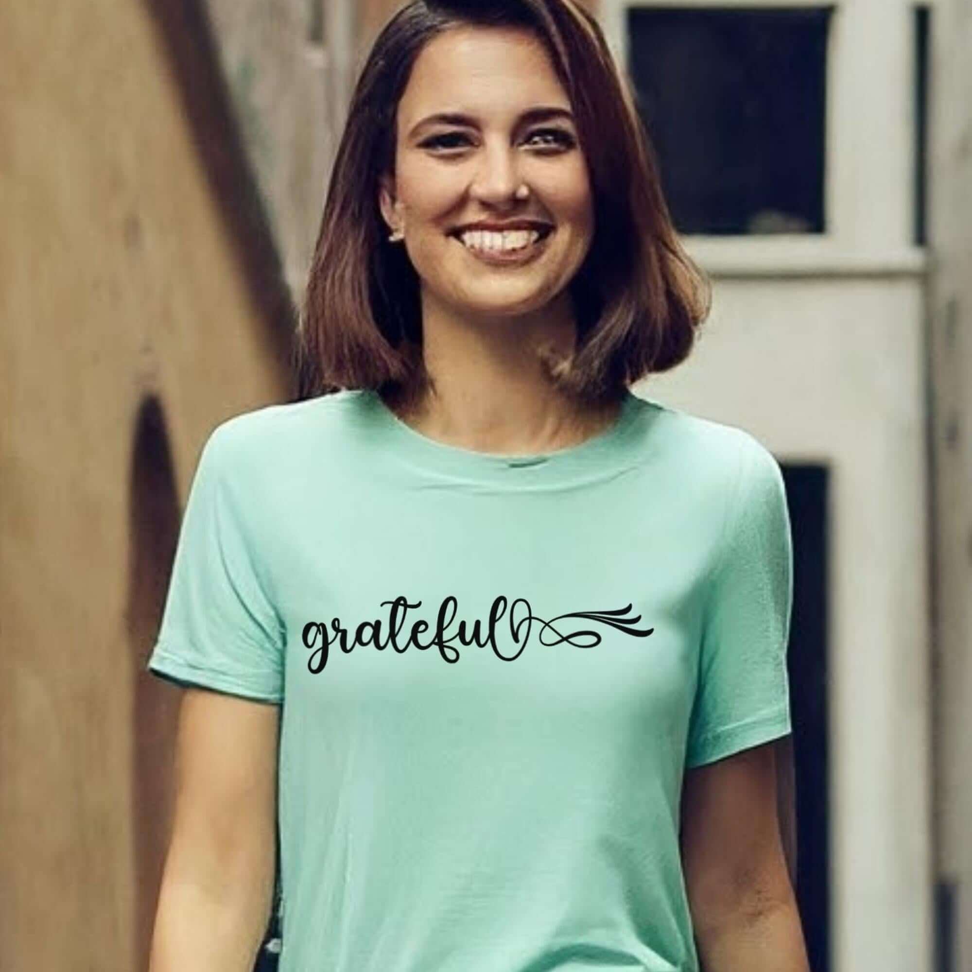 Grateful Women's Short Sleeve Tee Size: XS Color: Athletic Heather Jesus Passion Apparel